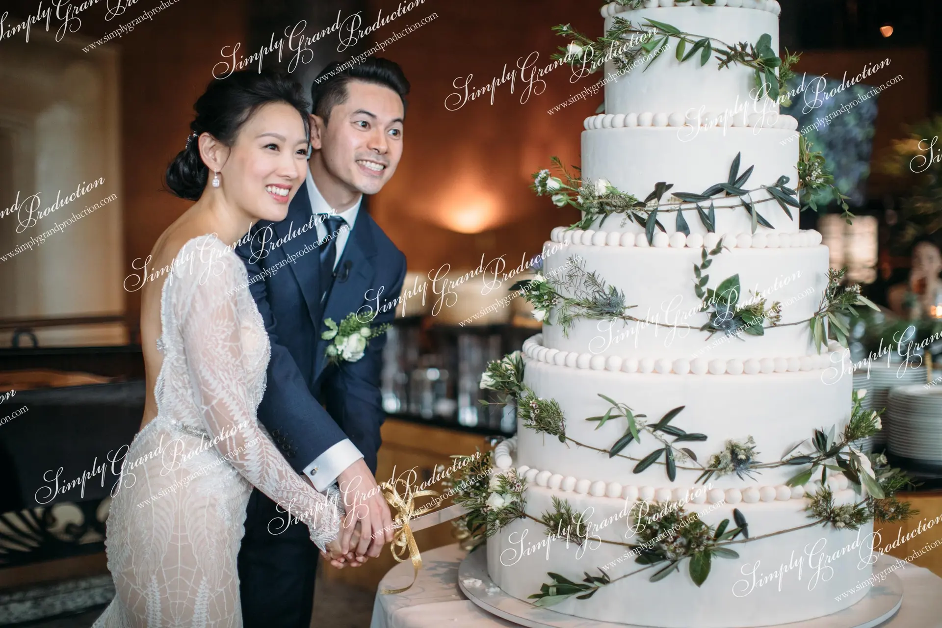 Simply_Grand_Production_Ballroom_wedding_decoration_newlywed_bridal_groom_cake_weddingsweets_rustic_Grand_Hyatt_2_10_wm