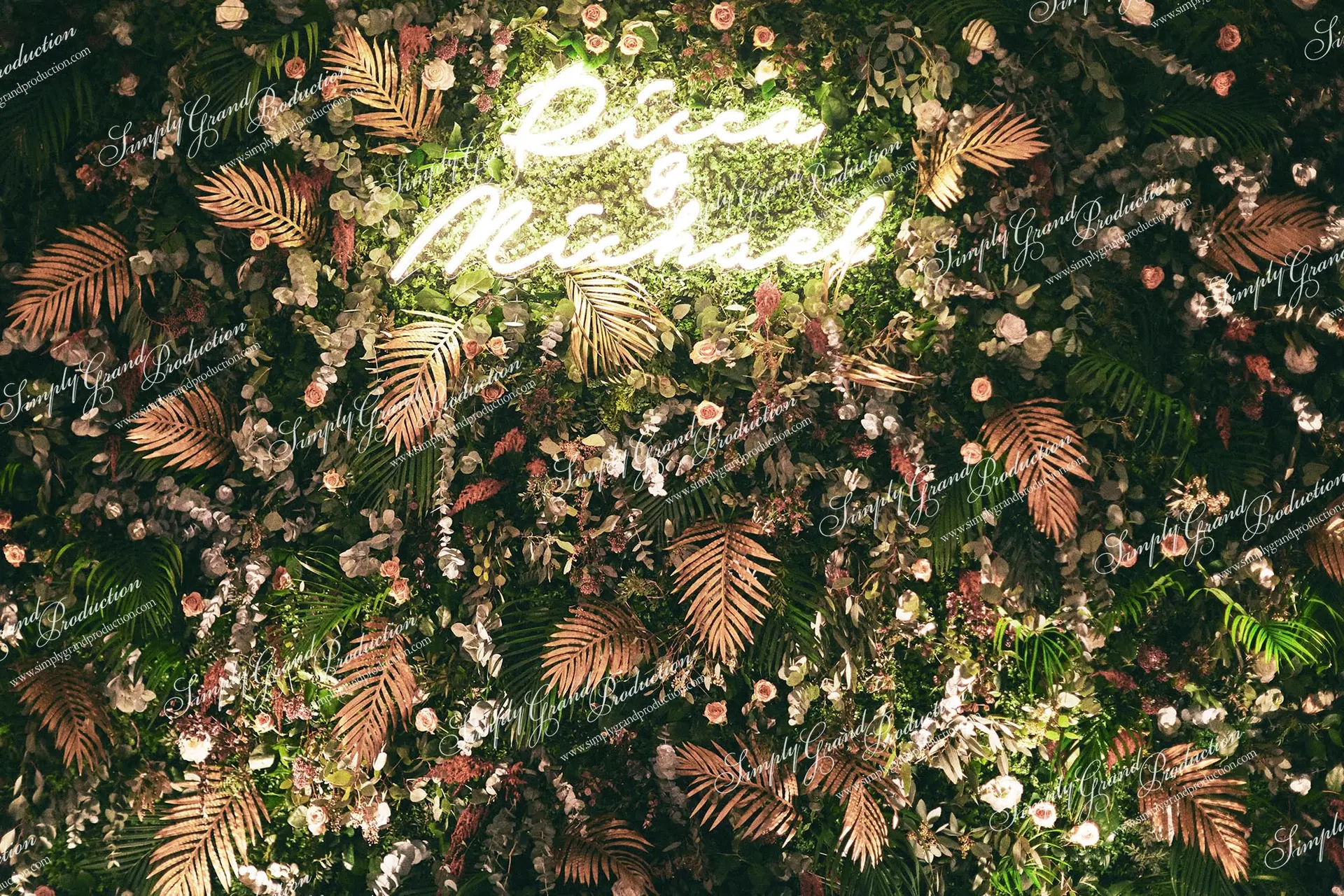 Simply_Grand_Production_Ballroom_wedding_decoration_grass_wall_backdrop_glam_neon_signs_1_13_wm