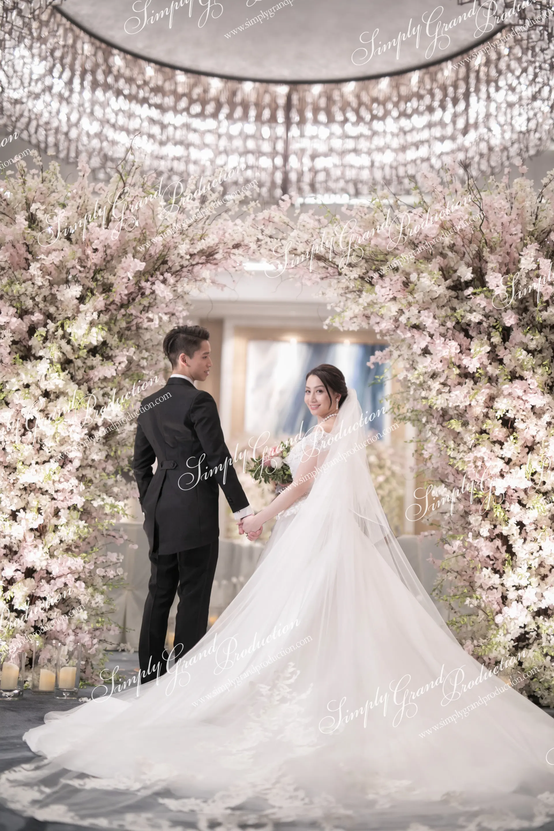 Simply_Grand_Production_Ballroom_foyer_bride_groom_ceremony_Kerry_Hotel_1_2_wm.jpg