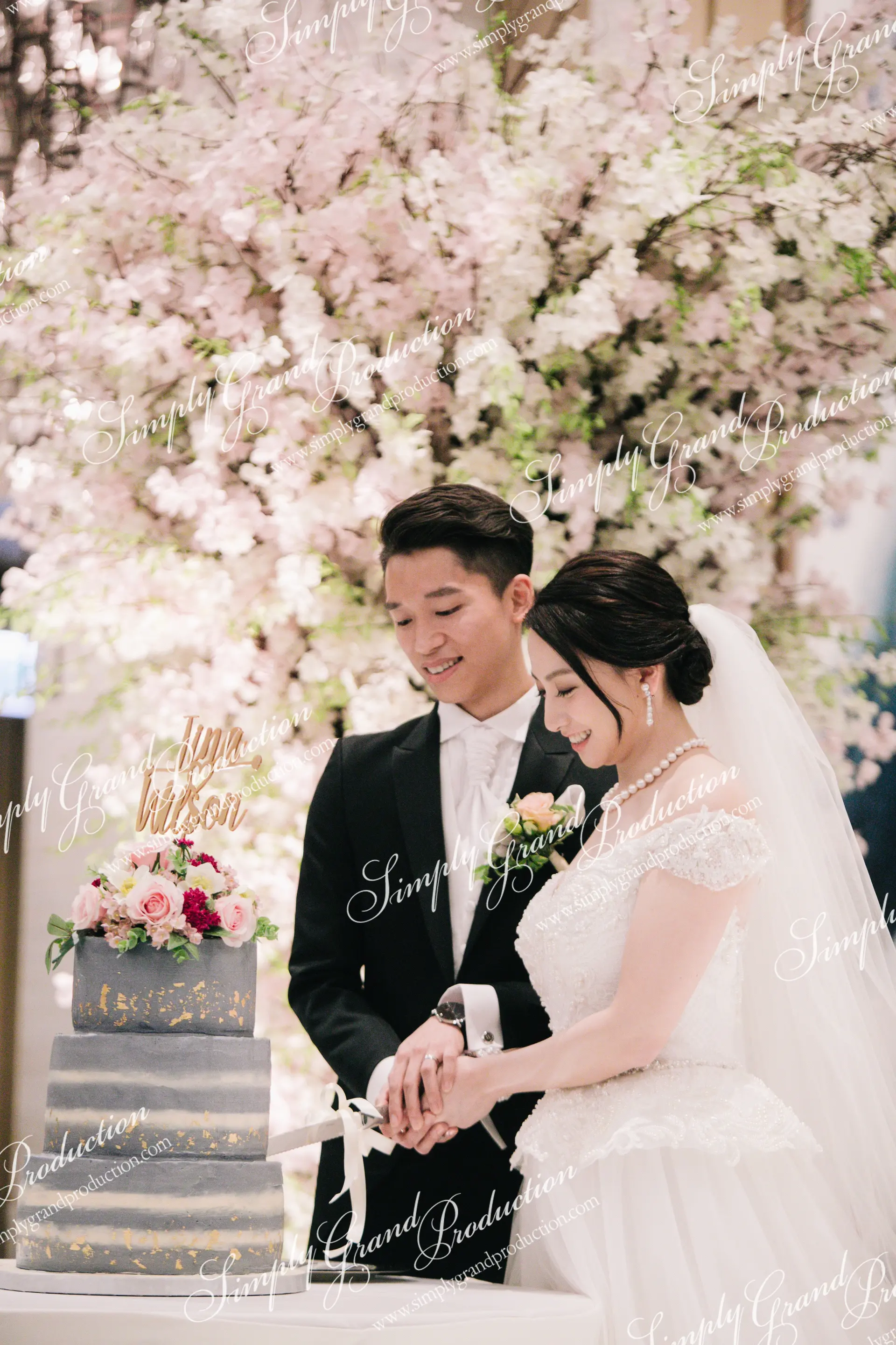 Simply_Grand_Production_Ballroom_foyer_newlywed_celebration_cake_Kerry_Hotel_1_3_wm