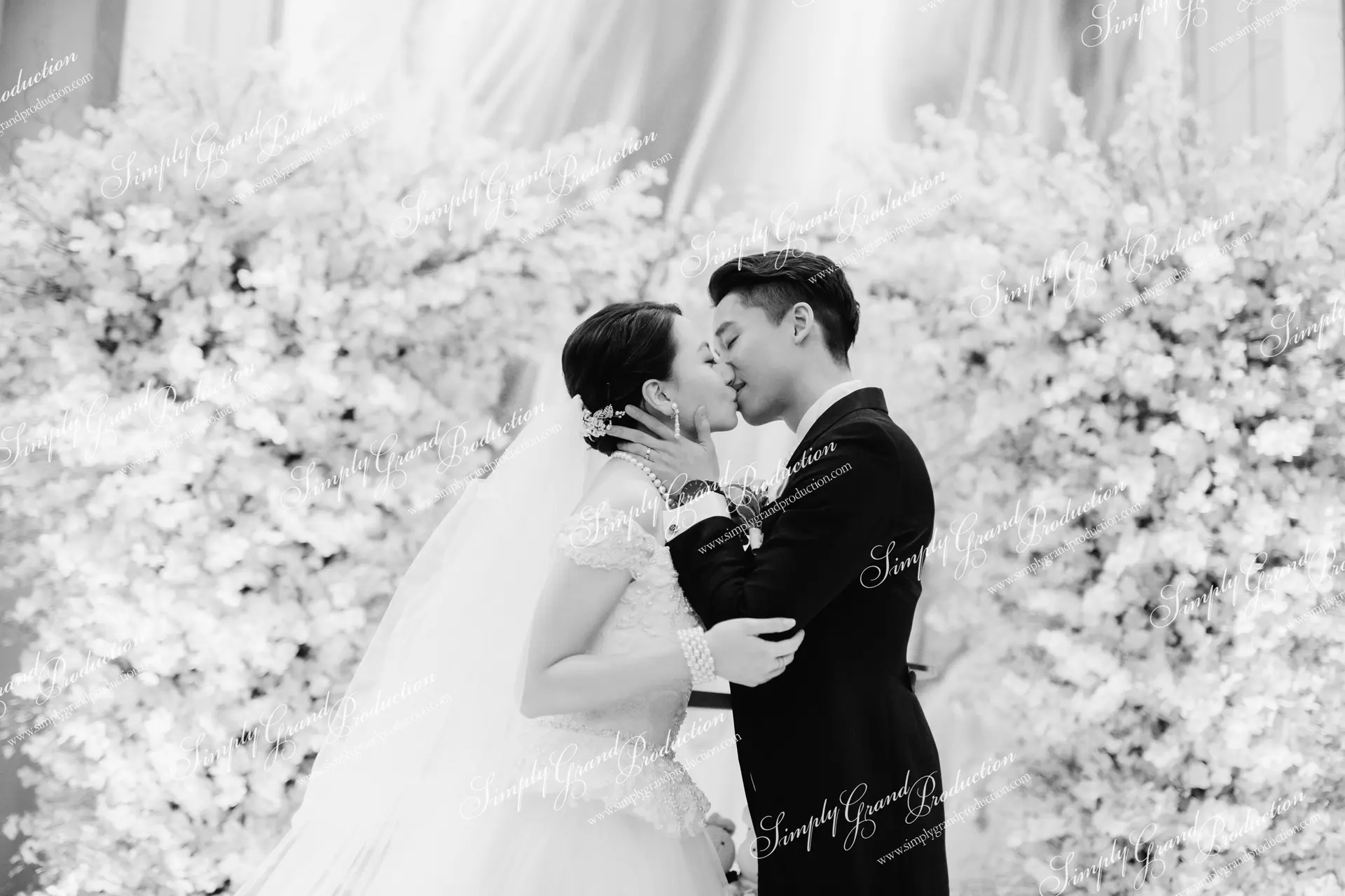 Simply_Grand_Production_Ballroom_newlywed_ceremony_love_Kerry_Hotel_1_15_wm