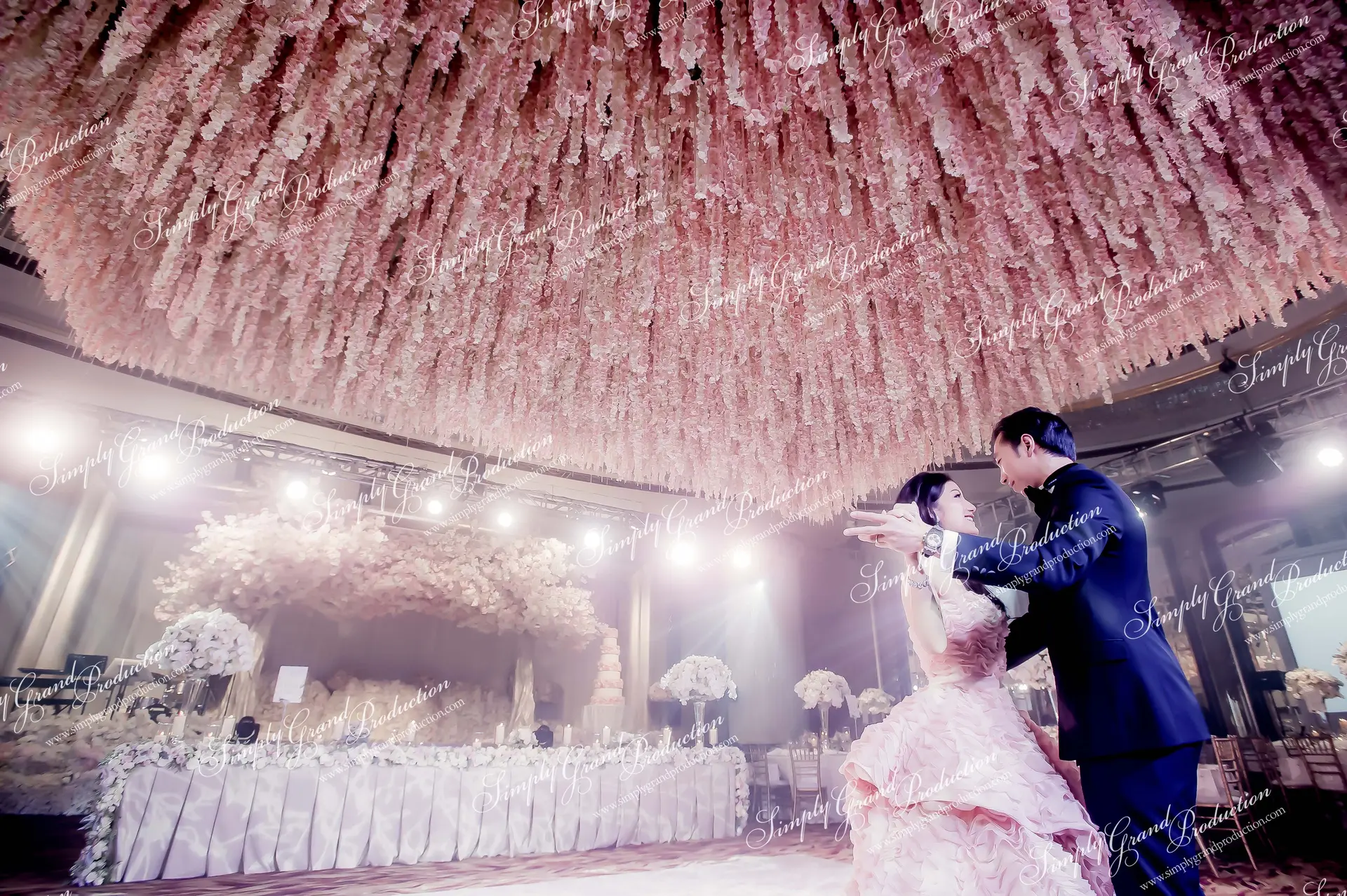 Simply_Grand_Production_hk_wedding_hanging_installation_flower_Grand_Hyatt_1_11_wm
