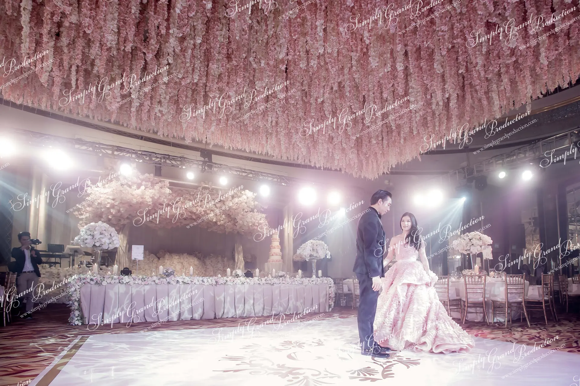 Simply_Grand_Production_wedding_decoration_hanging_installation_Grand_Hyatt_1_10_wm