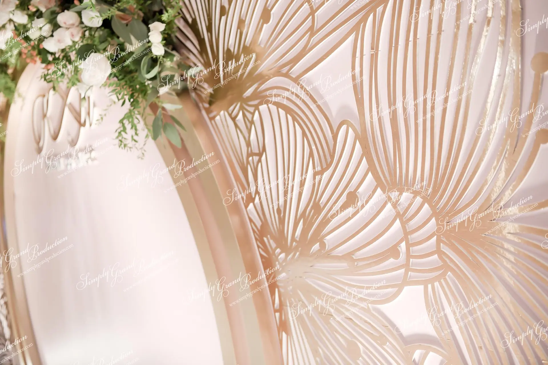 Simply_Grand_Production_blush_wedding_deco_weddingdetails_petals_InterContinental_1_4