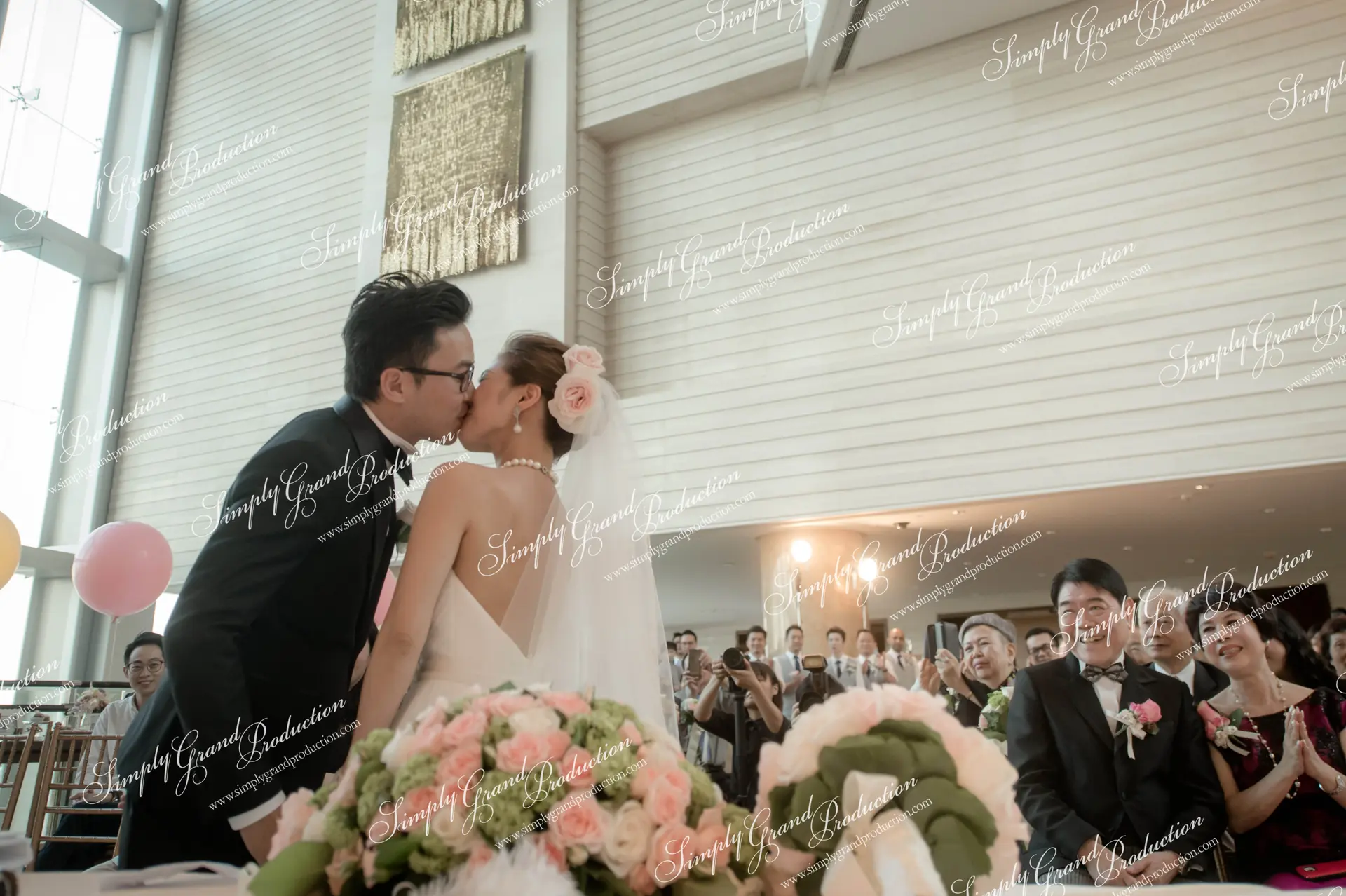 Simply_Grand_Production_wedding_deco_ceremony_kiss_newlywed_bigday_vows_Four_Seasons_1_2