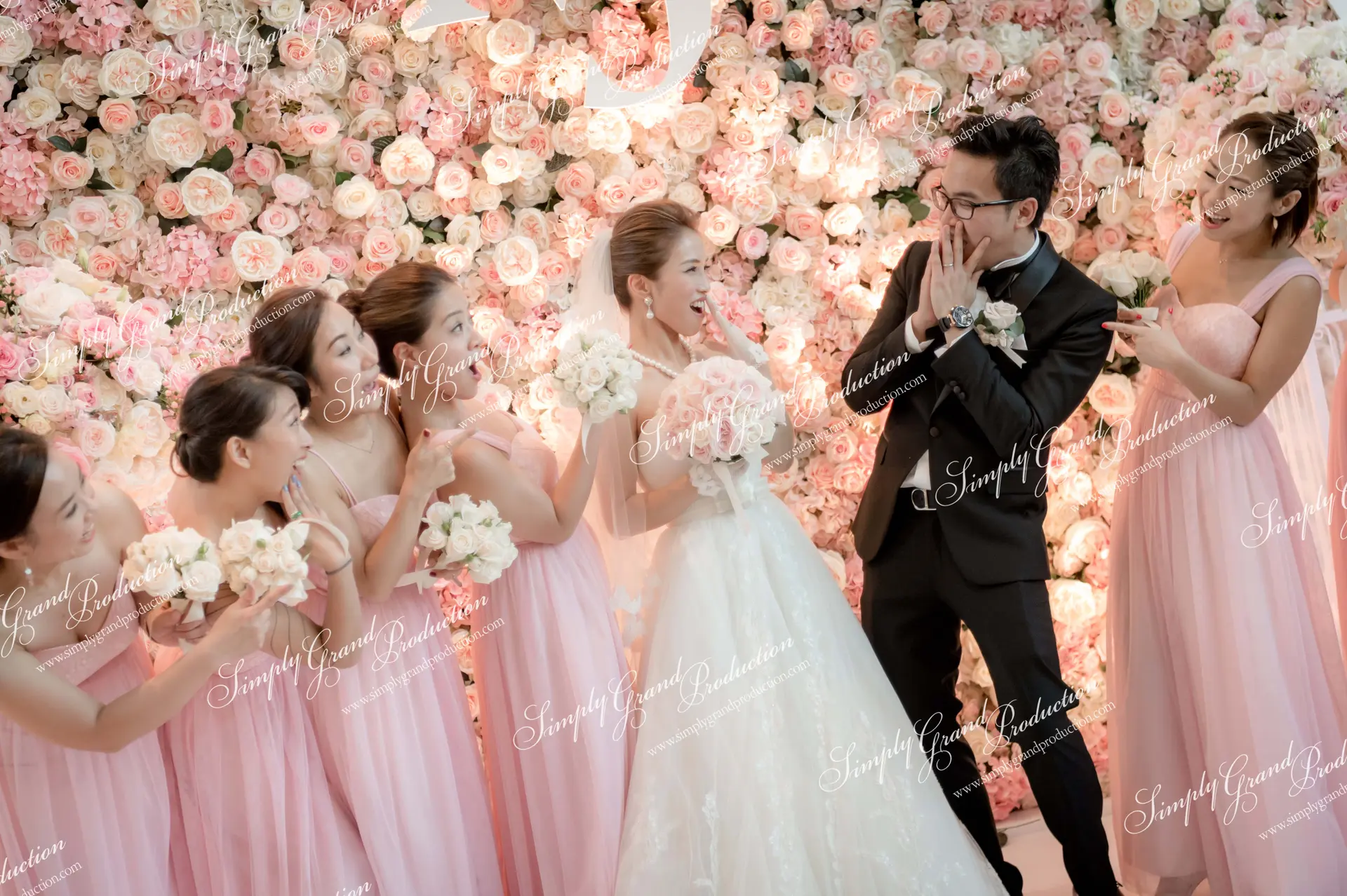 Simply_Grand_Production_wedding_decoration_foyer_bride_bridemaid_happy_portrait_Four_Seasons_1_8