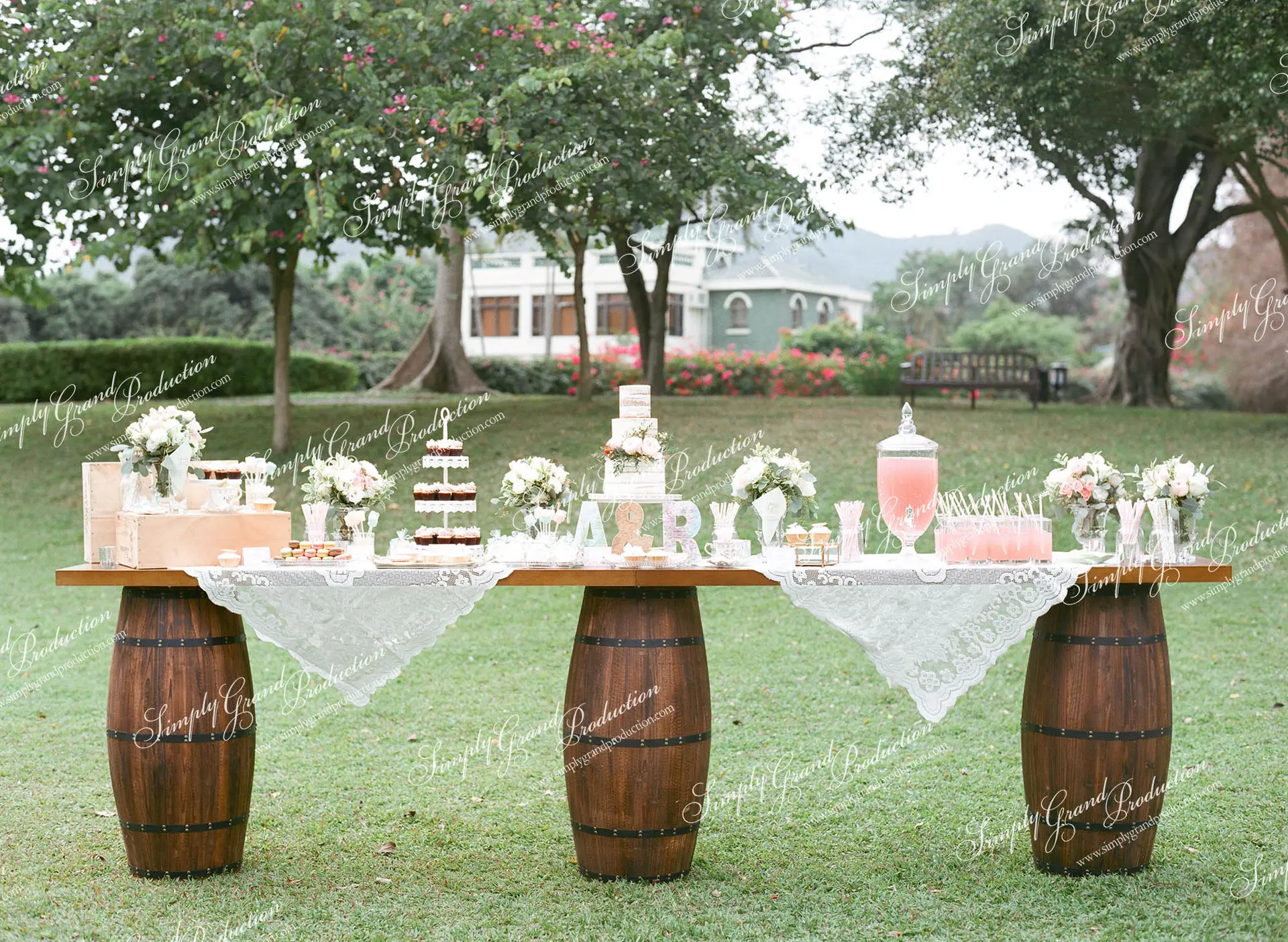Simply_Grand_Production_Outdoor_wedding_decoration_bar_barrel_drink_station_Beas_River_1_6.jpg