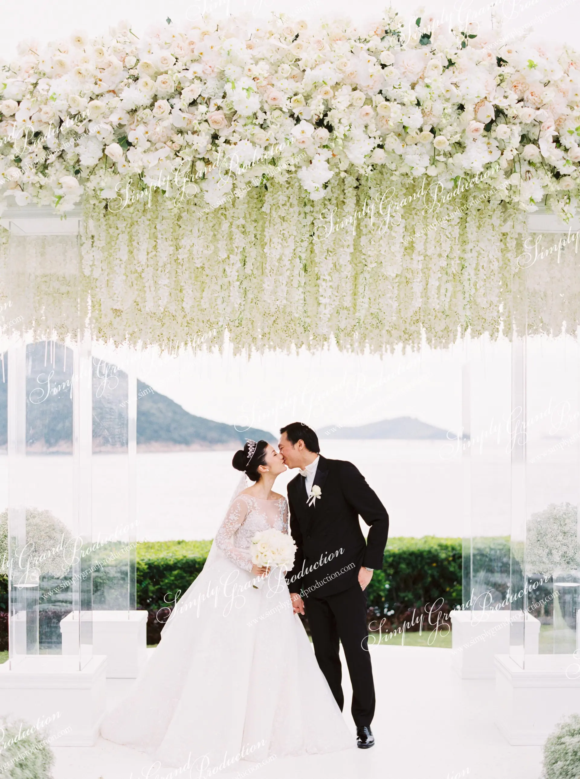 Simply_Grand_Production_Outdoor_wedding_decoration_hanging_floral_Country_Club_1_4.jpg