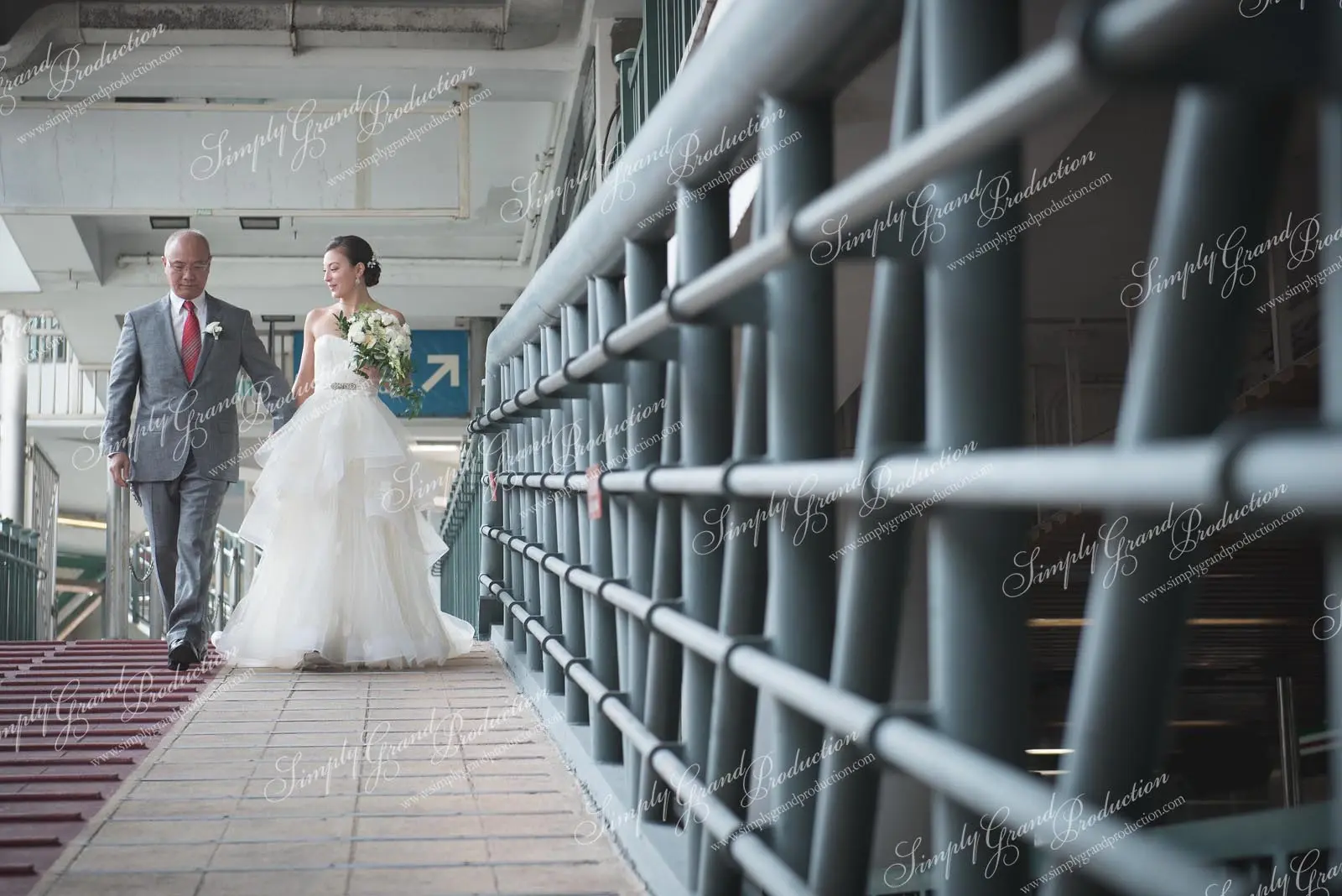 Simply_Grand_Production_Outdoor_bride_dad_Star_Ferry_1_6.jpg