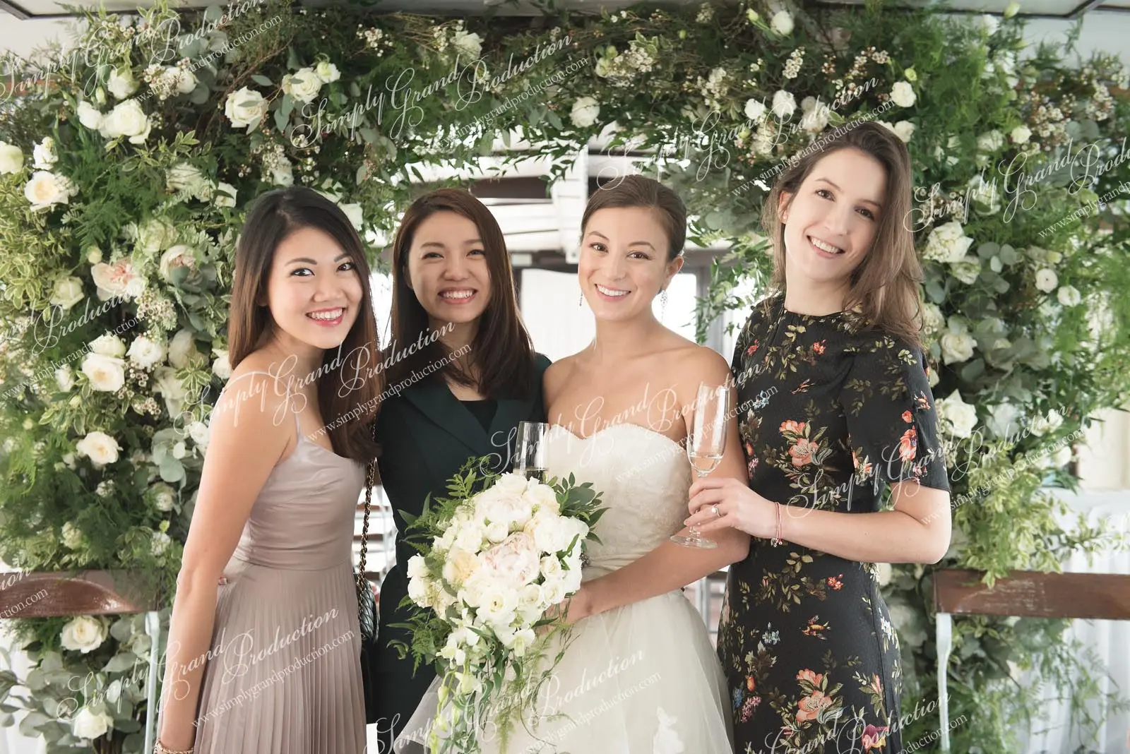 Simply_Grand_Production_Outdoor_wedding_decoration_bride_bouquet_Star_Ferry_1_2.jpg