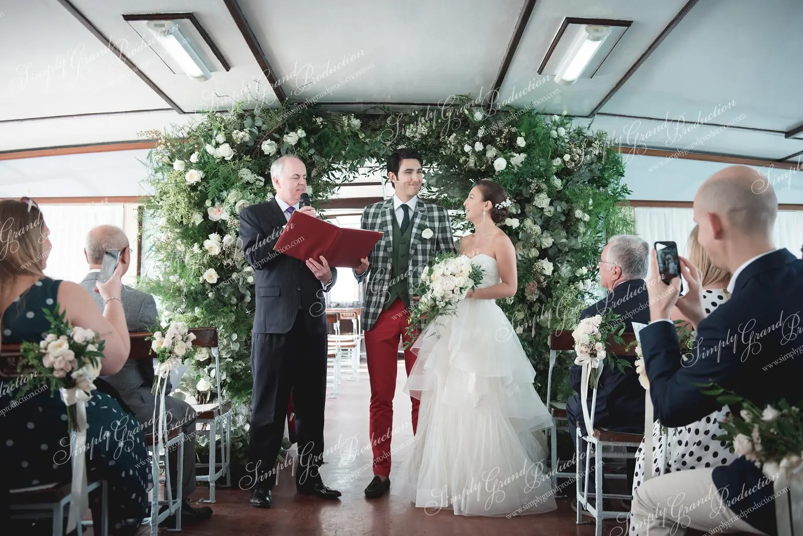 Simply_Grand_Production_Outdoor_wedding_decoration_ceremony_greenery_arch_Star_Ferry_1_5.jpg