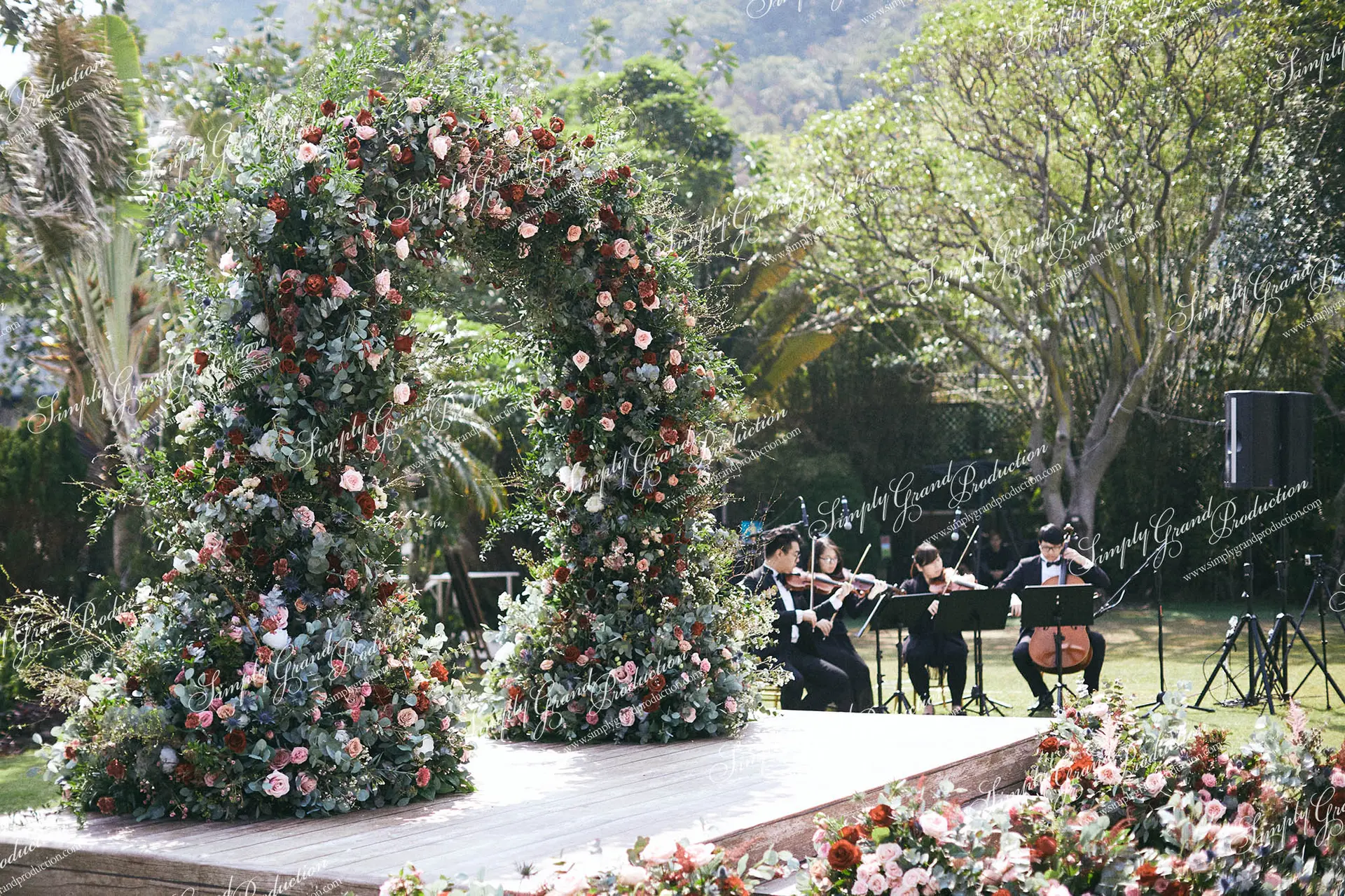 Simply_Grand_Production_Outdoor_wedding_decoration_musician_Country_Club_2_10.jpg