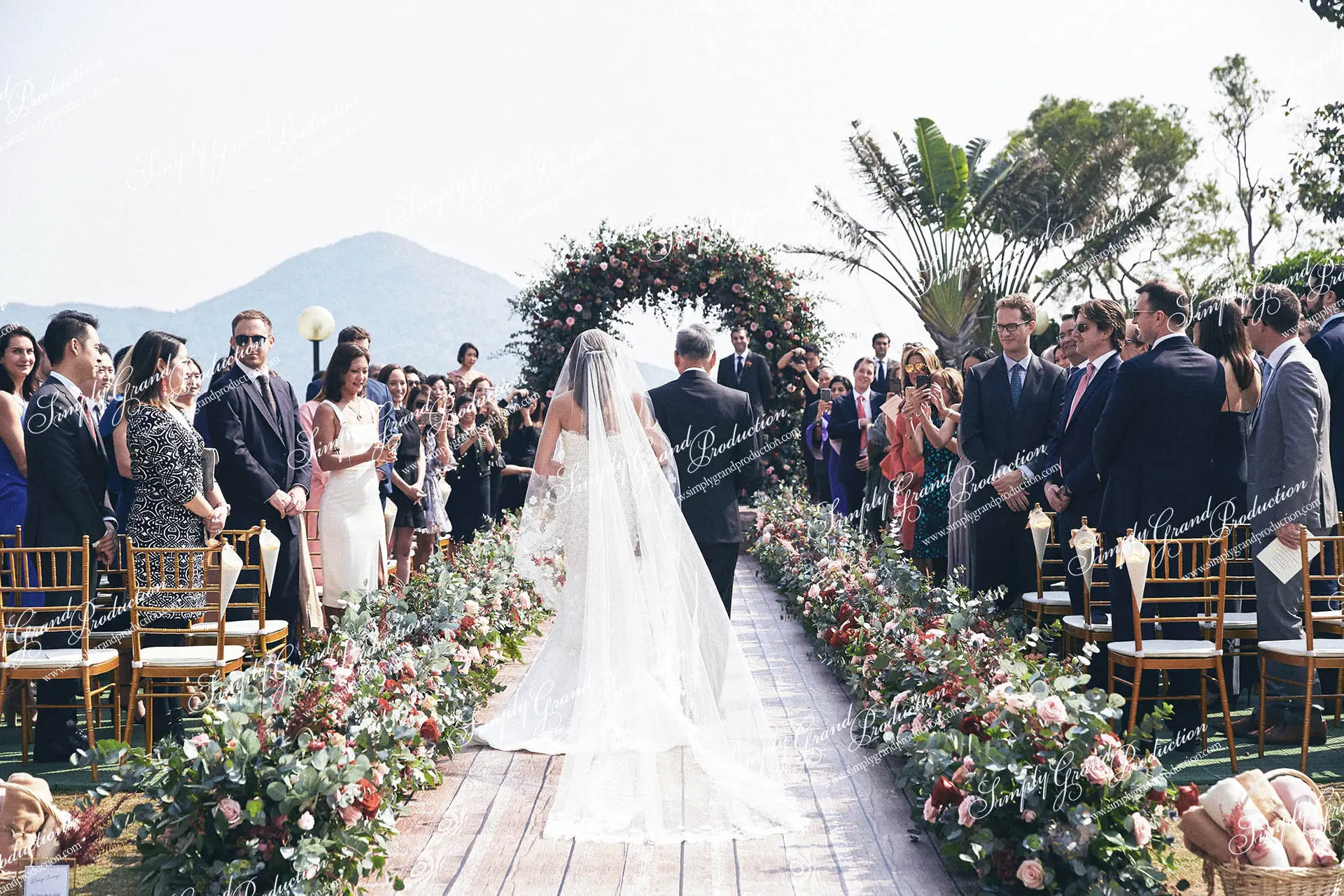 Simply_Grand_Production_Outdoor_wedding_decoration_walk_aisle_bigday_Country_Club_2_2.jpg