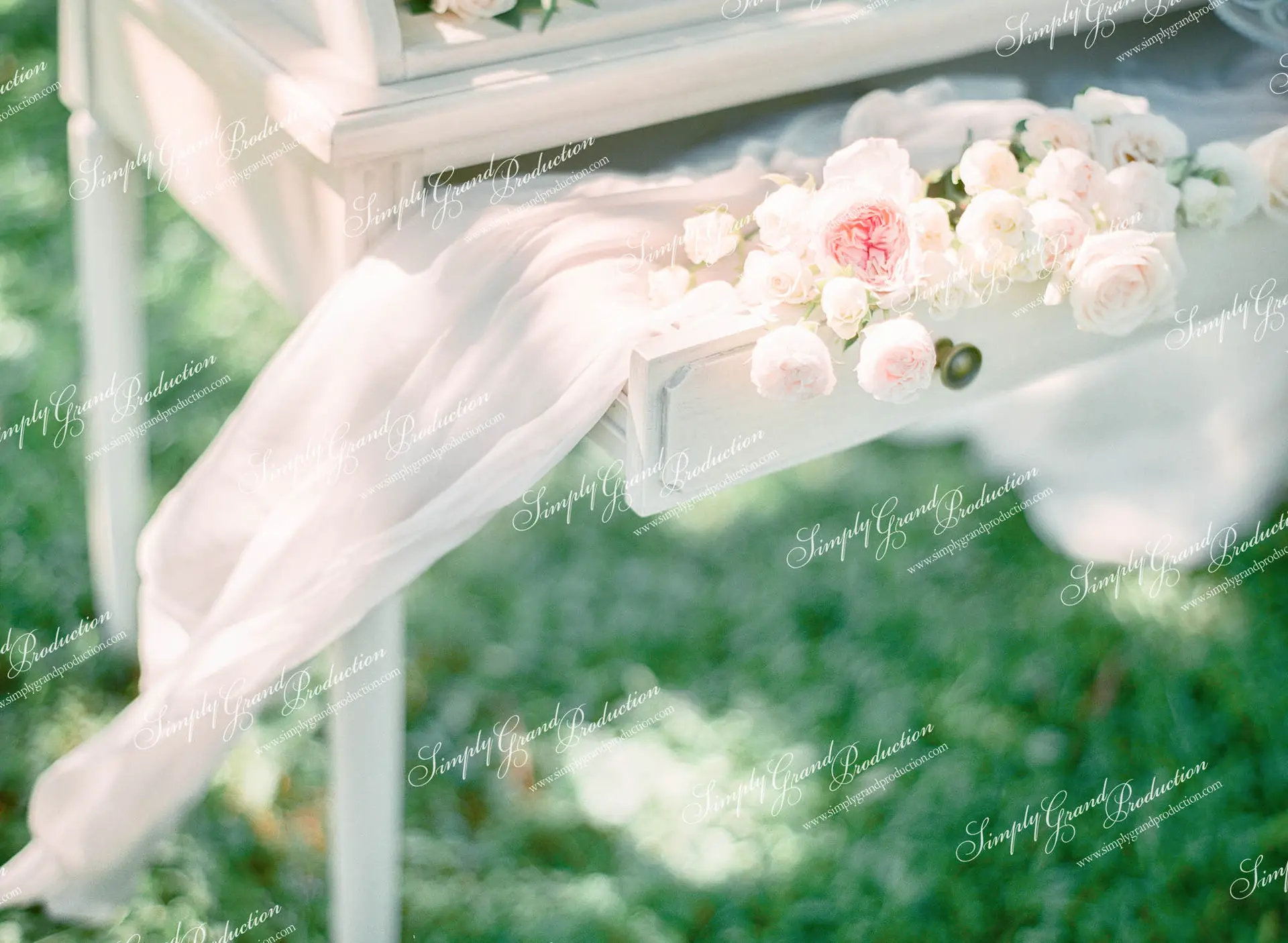 Simply_Grand_Production_Outdoor_wedding_decoration_photoshoot_Adventist_College_outdoordecor_silk_wood_grass_2_1.jpg